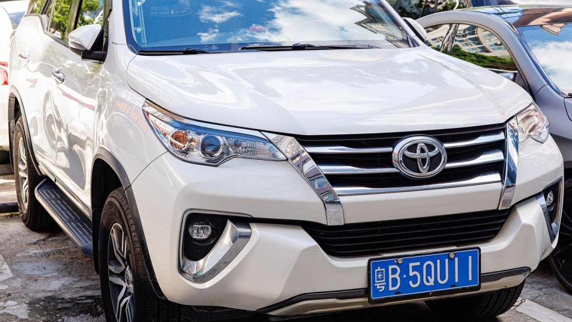 Executive SUVs & Luxury Fleet